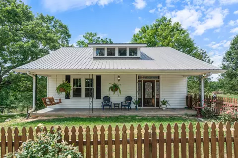 3135 Vanleer Hwy, Charlotte, TN 37036