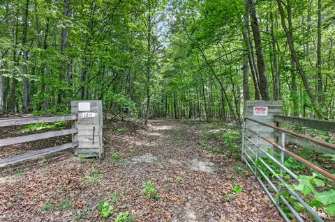 1215 Stage Coach Rd, Sewanee, TN 37375