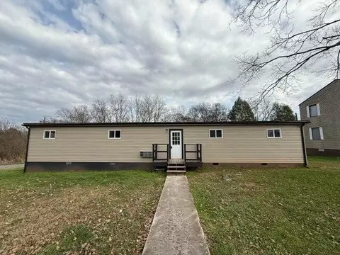 232 W Legion Cir, Pikeville, TN 37367