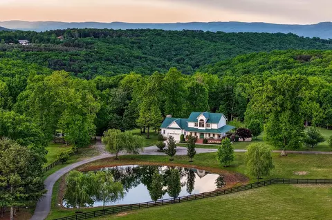 933 John Henry Lewis Rd, Dunlap, TN 37327