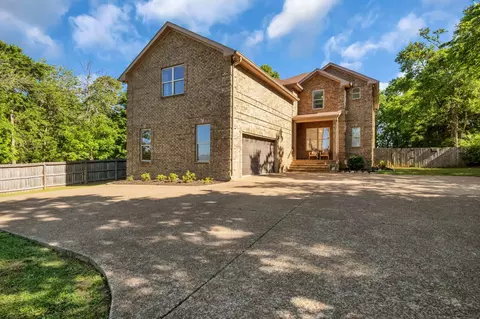 540 Peach Valley Rd, Gallatin, TN 37066