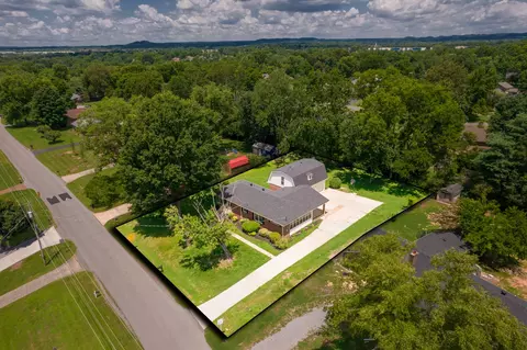 1117 Peninsula Dr, Gallatin, TN 37066
