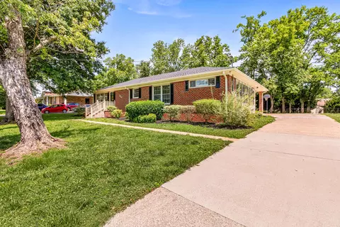 1117 Peninsula Dr, Gallatin, TN 37066