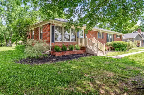1117 Peninsula Dr, Gallatin, TN 37066
