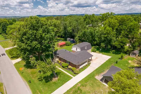 1117 Peninsula Dr, Gallatin, TN 37066