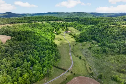 106 Pleasant Shade Ln, Monterey, TN 38574