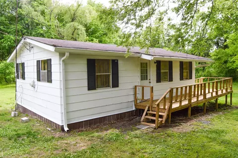 107 Coffey St, Wartrace, TN 37183