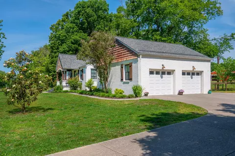 209 Academy Rd, Lebanon, TN 37087