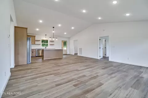 817 Hack Beaty Rd, Grimsley, TN 38565 photo 4