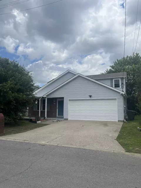 99 Edgehill Ln, Hendersonville, TN 37075