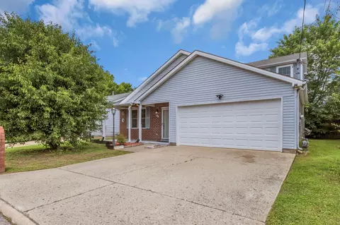 99 Edgehill Ln, Hendersonville, TN 37075