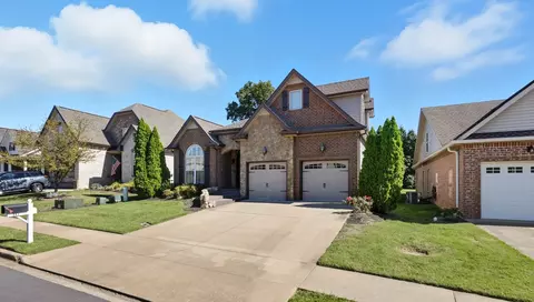 341 Turnberry Cir, Clarksville, TN 37043