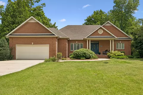 353 Waters Edge Dr, Estill Springs, TN 37330