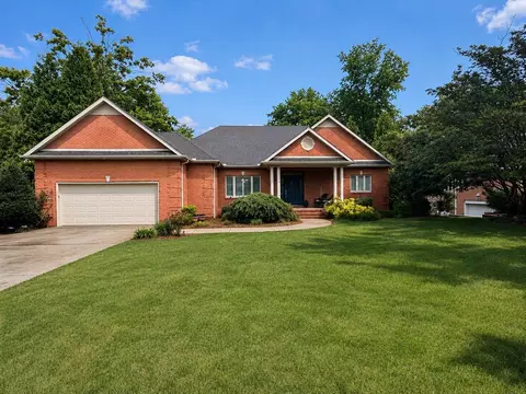 353 Waters Edge Dr, Estill Springs, TN 37330