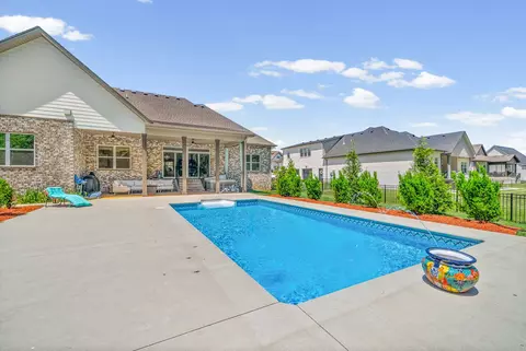 2015 Everest Dr, Gallatin, TN 37066