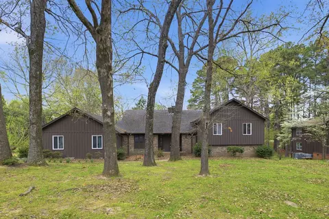 31 Colonial Cv, Jackson, TN 38305