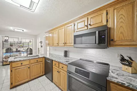 Kitchen - 7291 W Cook Rd, Springfield, TN 37172 photo 2 of 3