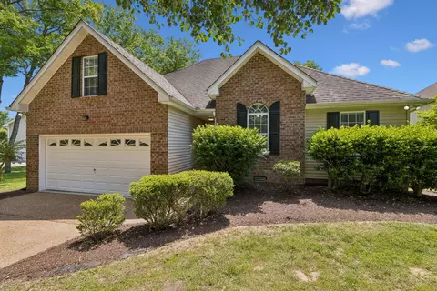 2709 Douglas Ln, Thompsons Station, TN 37179