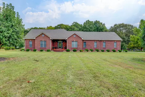 629 Mobley Rd, Clarksville, TN 37043