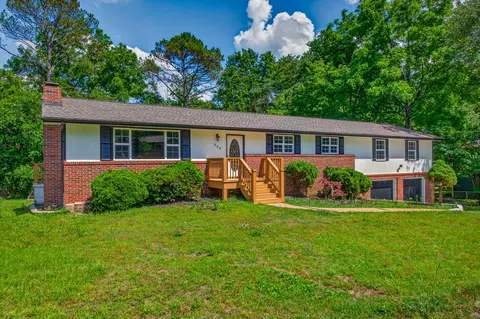 968 W Circle Dr, Rossville, GA 30741