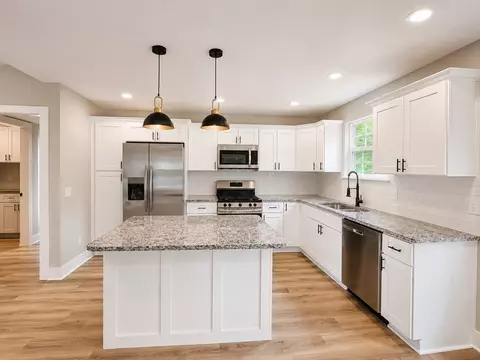 Kitchen - 1116 Manley Loop, Dickson, TN 37055 photo 3 of 3
