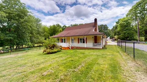 4648 31 Hwy W, Cottontown, TN 37048