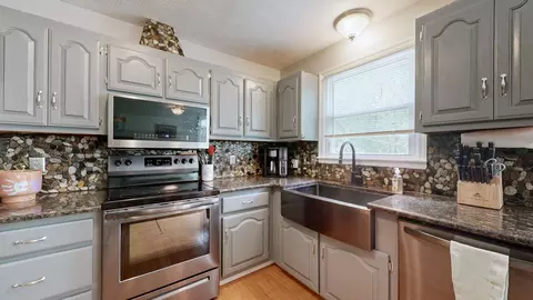 4648 31 Hwy W, Cottontown, TN 37048