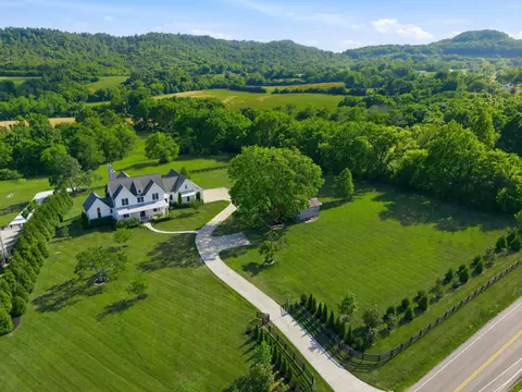 9643 Clovercroft Rd, Nolensville, TN 37135
