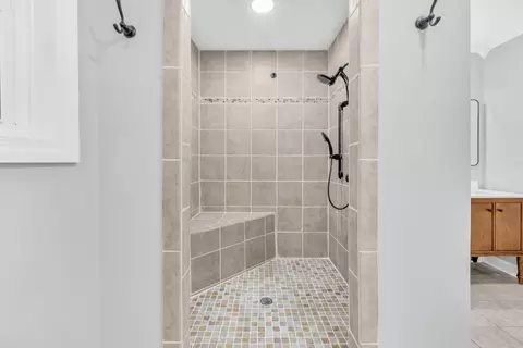 Bath - 110 E Mcknight Dr, Murfreesboro, TN 37130 photo 3 of 4