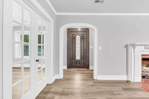 Entry Way - 110 E Mcknight Dr, Murfreesboro, TN 37130 photo 2 of 6