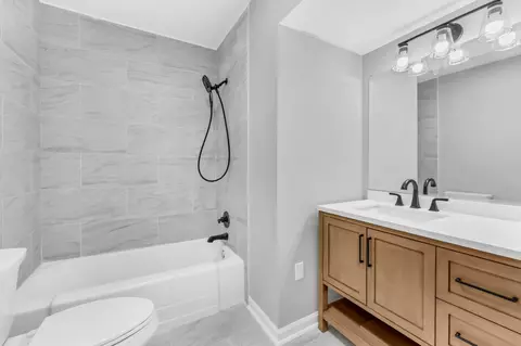Bath - 110 E Mcknight Dr, Murfreesboro, TN 37130 photo 4 of 4