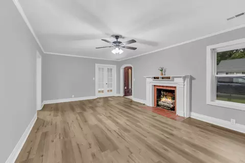 Living - 110 E Mcknight Dr, Murfreesboro, TN 37130 photo 2 of 3