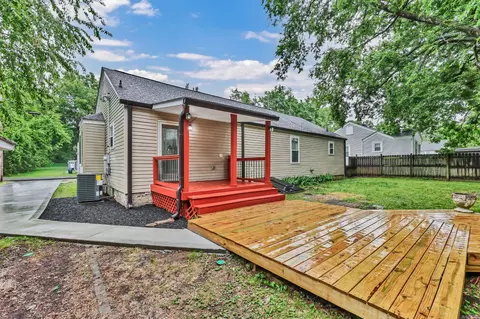 Exterior - 110 E Mcknight Dr, Murfreesboro, TN 37130 photo 8 of 13