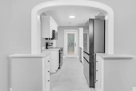 Entry Way - 110 E Mcknight Dr, Murfreesboro, TN 37130 photo 5 of 6