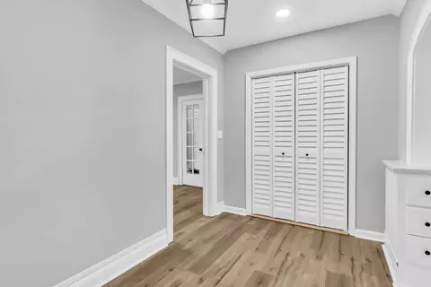 Entry Way - 110 E Mcknight Dr, Murfreesboro, TN 37130 photo 4 of 6