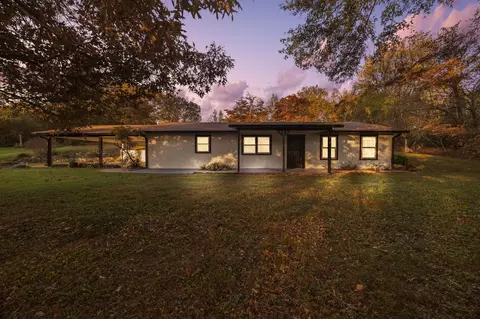 133 Mockerson Rd, Leoma, TN 38468