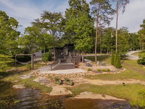 19 Lillypad Ln, Tracy City, TN 37387