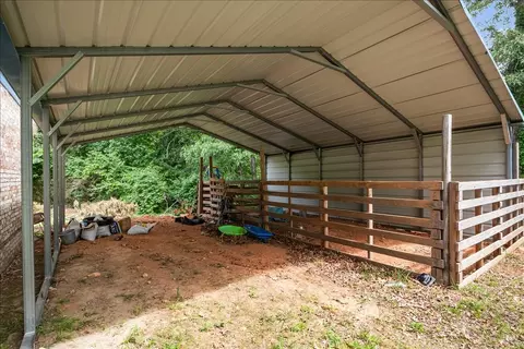 Exterior - 321 Kevin Dr, Dickson, TN 37055 photo 4 of 8
