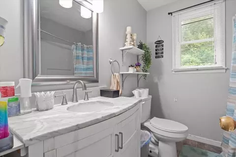 Bath - 321 Kevin Dr, Dickson, TN 37055 photo 1 of 3