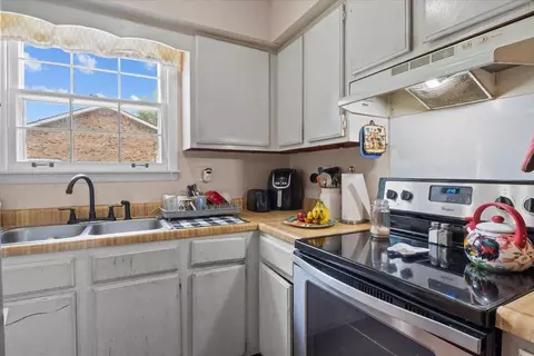 Kitchen - 321 Kevin Dr, Dickson, TN 37055 photo 1 of 2