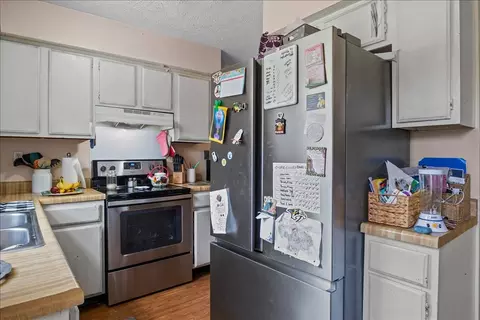 Kitchen - 321 Kevin Dr, Dickson, TN 37055 photo 2 of 2