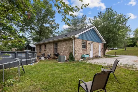 Exterior - 321 Kevin Dr, Dickson, TN 37055 photo 6 of 8
