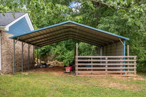 Exterior - 321 Kevin Dr, Dickson, TN 37055 photo 3 of 8