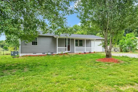 72 W 1st St, Hillsboro, TN 37342