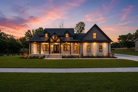 2108 Country Club Dr, Tullahoma, TN 37388