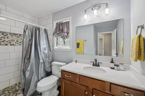 Bath - 142 Pine Ave, Morrison, TN 37357 photo 2 of 2