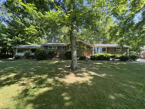 695 Overlook Dr, Mount Juliet, TN 37122