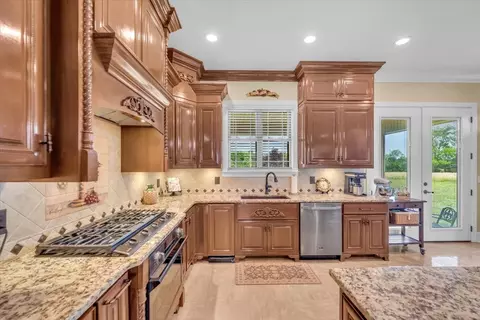 Kitchen - 801 Oak Grove Rd, Decherd, TN 37324 photo 7 of 8