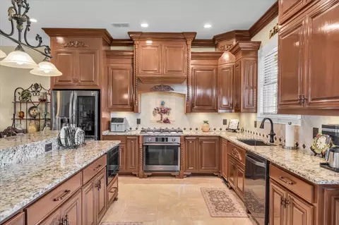 Kitchen - 801 Oak Grove Rd, Decherd, TN 37324 photo 5 of 8