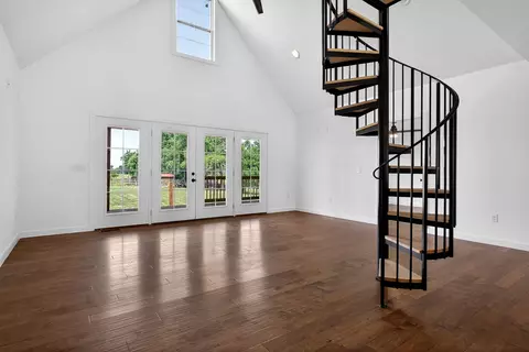 Living - 8495 Baxter Rd, Baxter, TN 38544 photo 2 of 3